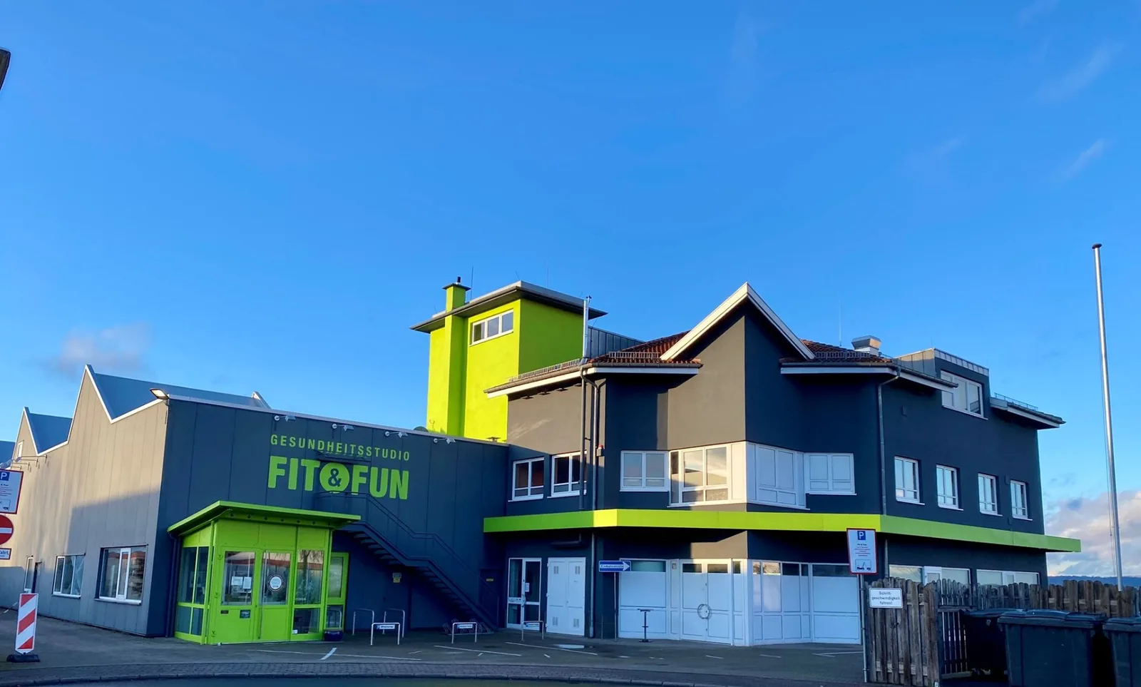 Fit & Fun Petersberg — Lounge & Trainingsbereich